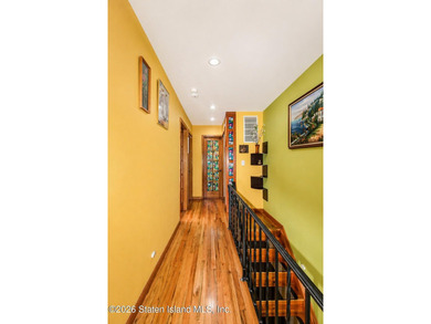 Commuters' delight, gorgeous renovated 3 bedrooms, 2-bathroom - photo 19