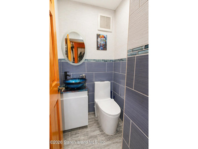 Commuters' delight, gorgeous renovated 3 bedrooms, 2-bathroom - photo 21