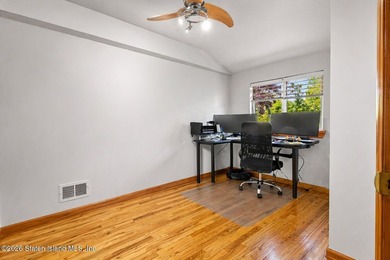 Commuters' delight, gorgeous renovated 3 bedrooms, 2-bathroom - photo 22