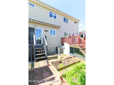Commuters' delight, gorgeous renovated 3 bedrooms, 2-bathroom - photo 23