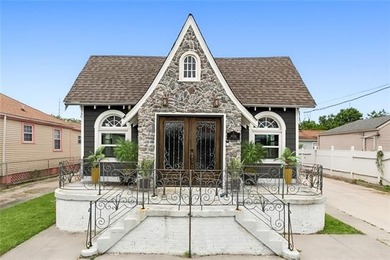 Lake Pontchartrain Home For Sale in New Orleans Louisiana