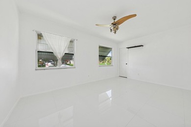 Welcome to this spacious 3 bed and 3 bath home with 2 ensuites - photo 13