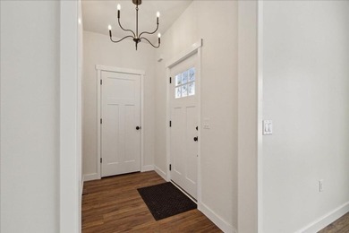 Brand new quality construction in Mallwood Estates with Lake - photo 2