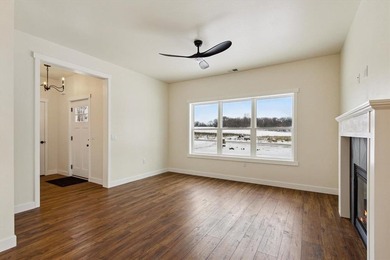 Brand new quality construction in Mallwood Estates with Lake - photo 3