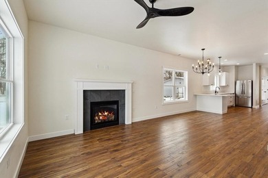 Brand new quality construction in Mallwood Estates with Lake - photo 4