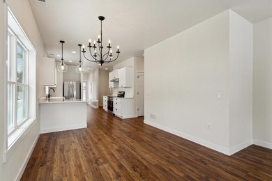 Brand new quality construction in Mallwood Estates with Lake - photo 6