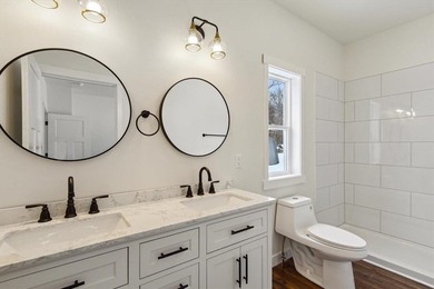 Brand new quality construction in Mallwood Estates with Lake - photo 10