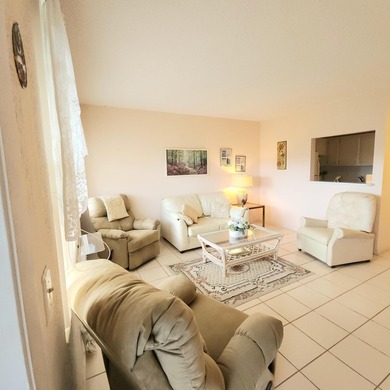 Great value for this sparkling professional cleaned condo. Walk - photo 2