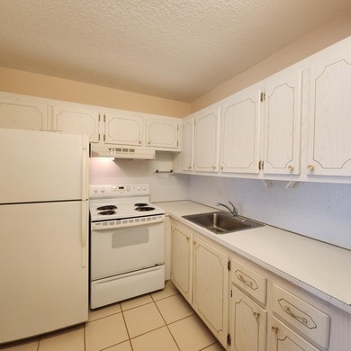 Great value for this sparkling professional cleaned condo. Walk - photo 5