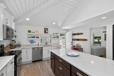 This 2-bedroom, 1-bath summer cottage on 43-acre Diamond Island - photo 11