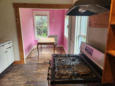Quaint 4 bedroom village home in need of love for Rehab. Nice - photo 11
