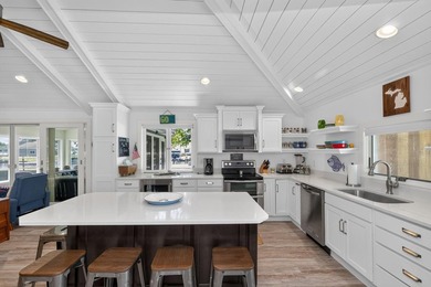 This 2-bedroom, 1-bath summer cottage on 43-acre Diamond Island - photo 12