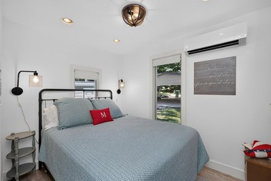 This 2-bedroom, 1-bath summer cottage on 43-acre Diamond Island - photo 18