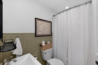 This 2-bedroom, 1-bath summer cottage on 43-acre Diamond Island - photo 19