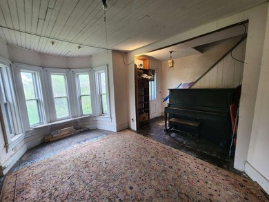 Quaint 4 bedroom village home in need of love for Rehab. Nice - photo 19