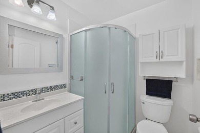 Beautifully updated 2-bedroom, 2-bath first-floor corner unit in - photo 19