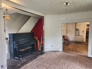 Quaint 4 bedroom village home in need of love for Rehab. Nice - photo 20