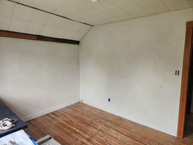 Quaint 4 bedroom village home in need of love for Rehab. Nice - photo 25