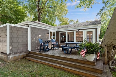 This 2-bedroom, 1-bath summer cottage on 43-acre Diamond Island - photo 28