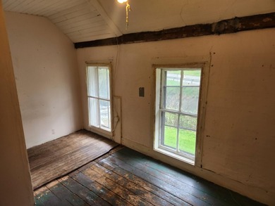 Quaint 4 bedroom village home in need of love for Rehab. Nice - photo 30