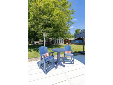 This 2-bedroom, 1-bath summer cottage on 43-acre Diamond Island - photo 31
