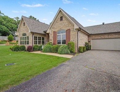 Move Right In & Start Enjoying low-maintenance living in this - photo 2