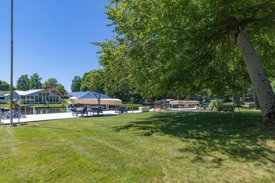 This 2-bedroom, 1-bath summer cottage on 43-acre Diamond Island - photo 32