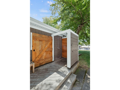 This 2-bedroom, 1-bath summer cottage on 43-acre Diamond Island - photo 33