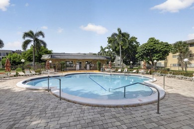 Beautifully updated 2-bedroom, 2-bath first-floor corner unit in - photo 36