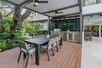 Experience a modern South Coconut Grove residence that perfectly - photo 5