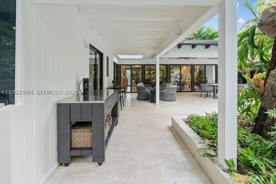 Experience a modern South Coconut Grove residence that perfectly - photo 8
