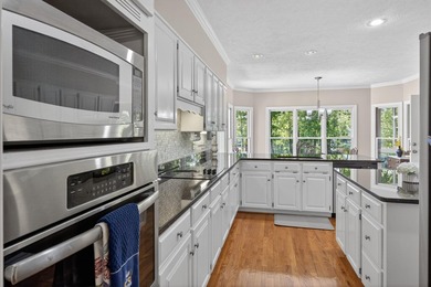 Nestled on a quiet cul-de-sac in prestigious Woodside Plantation - photo 8