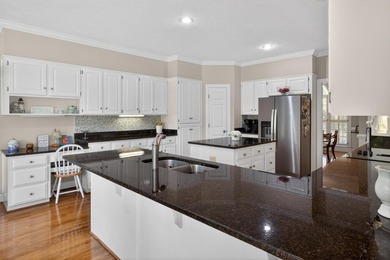 Nestled on a quiet cul-de-sac in prestigious Woodside Plantation - photo 9