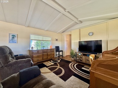 EXCELLENT CONDITION! 1984, 924 sq ft 2 bed, 2 bath manufactured - photo 10