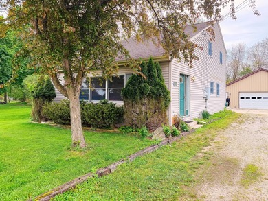 Rare find in Manitou Beach: dedicated pontoon boat garage behind - photo 3