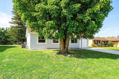 Welcome to this beautifully updated 3-bedroom, 2-bath - photo 4