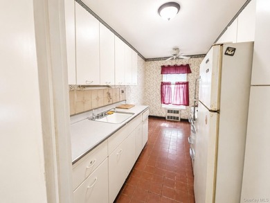 Bring your vision to this spacious 2-bedroom, 1-bath cooperative - photo 5