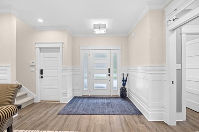 Stunning, custom-built home located on a double lot in a small - photo 4