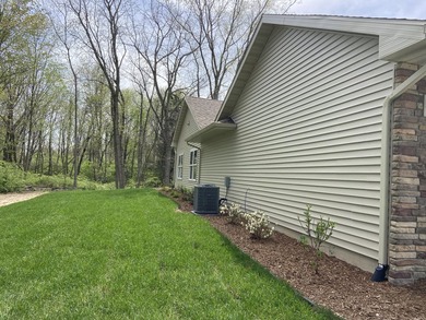 728 and 730 are mirror images, new construction 2 large bedrooms - photo 4