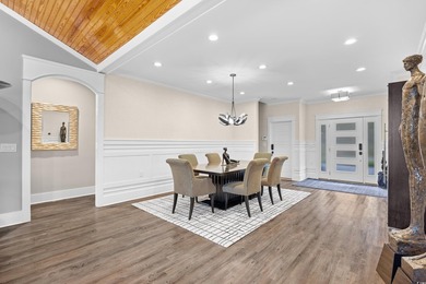 Stunning, custom-built home located on a double lot in a small - photo 5