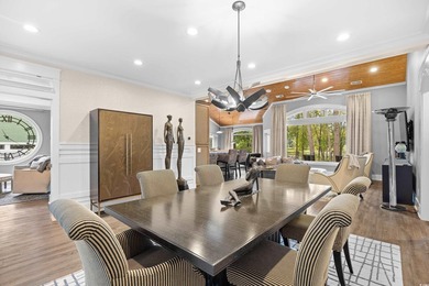 Stunning, custom-built home located on a double lot in a small - photo 7