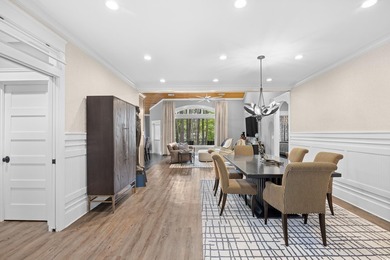 Stunning, custom-built home located on a double lot in a small - photo 8