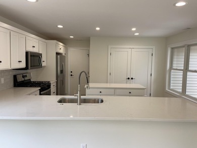 728 and 730 are mirror images, new construction 2 large bedrooms - photo 9