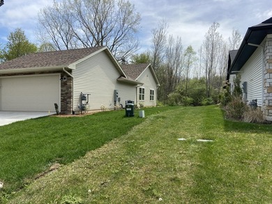 728 and 730 are mirror images, new construction 2 large bedrooms - photo 4