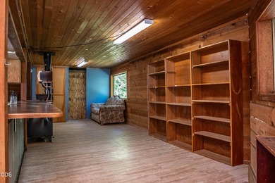 Remote, private, and surrounded by nature, this off-grid hunting - photo 7