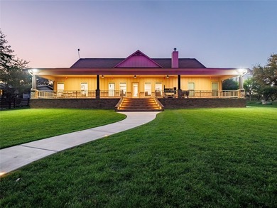 Built in 2021, this well-constructed lake house showcases - photo 2