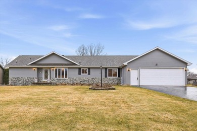 Lake Winnebago Home For Sale in Oshkosh Wisconsin