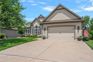 ENJOY EASY LIVING IN THE CREEKMOOR VILLAS! This impeccably - photo 3