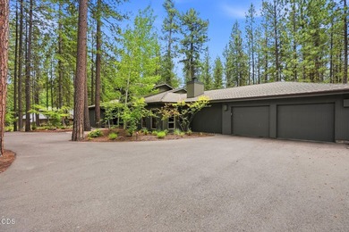 Beautifully maintained and impeccably manicured, this inviting - photo 2