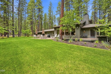 Beautifully maintained and impeccably manicured, this inviting - photo 3